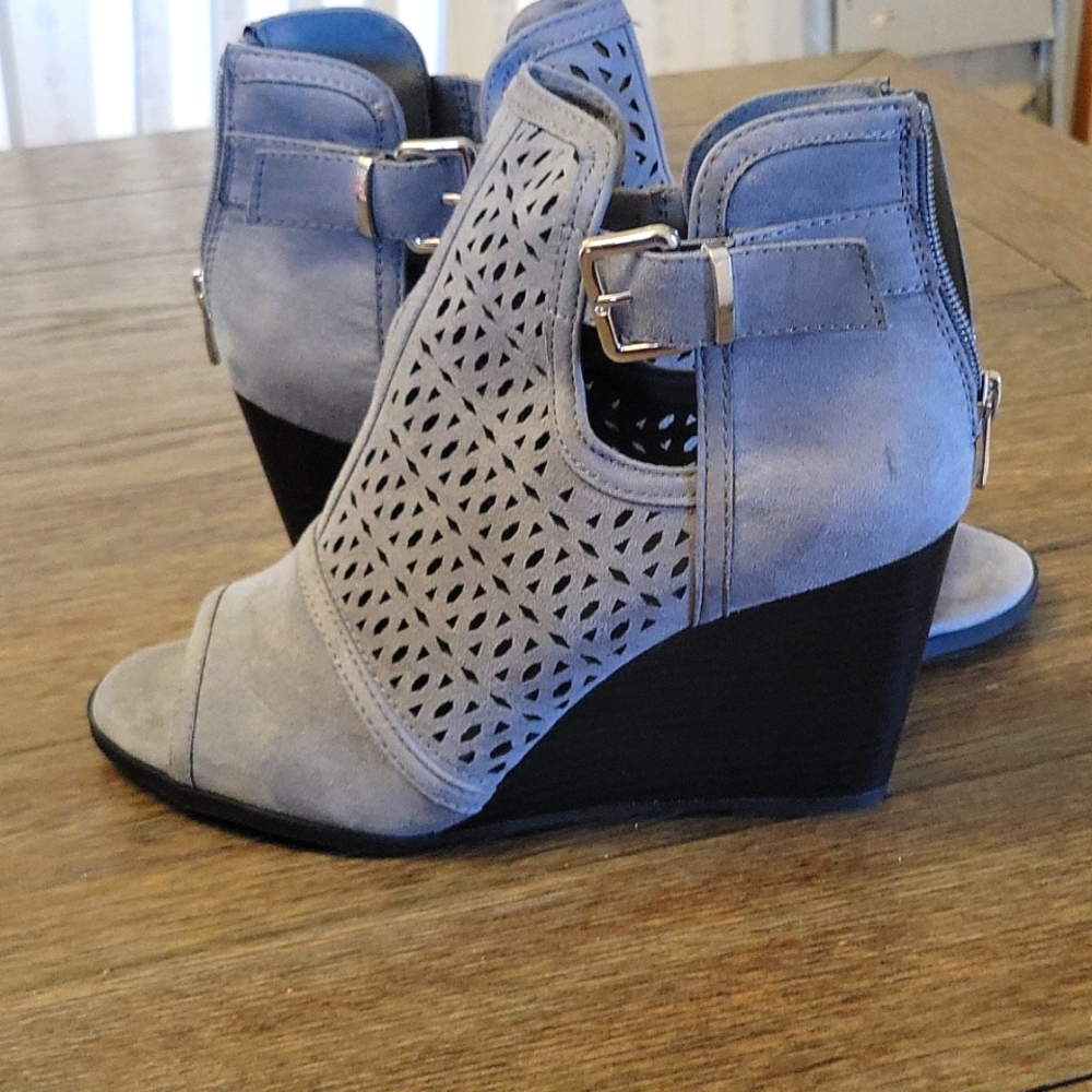 Womens Comfort by Cato gray booties. Size 10.
